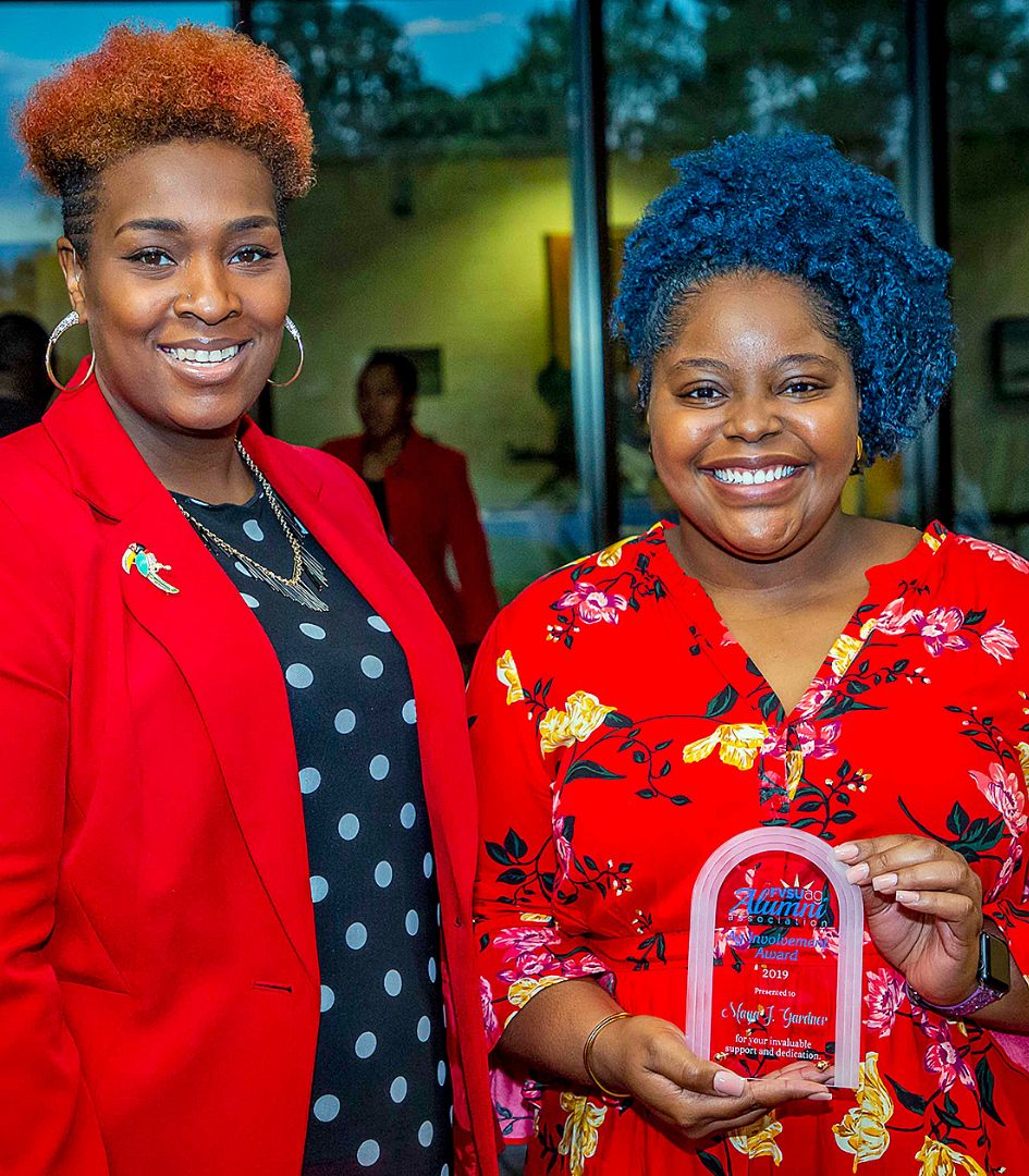 Fanisha Maze (left), president of the FVSU Agricultural Alumni Association, presents Maya Gardner (right), senior agricultural economics major, with the Ag Involvement Award.