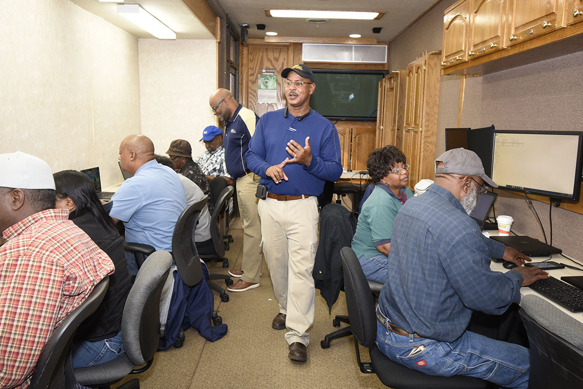 Charlie Grace, Fort Valley State University area Extension agent, provides instructions to farmers about setting up mobile devices on Dec. 9 during the Mobile Device Integration Technology Learning Workshop in Albany.