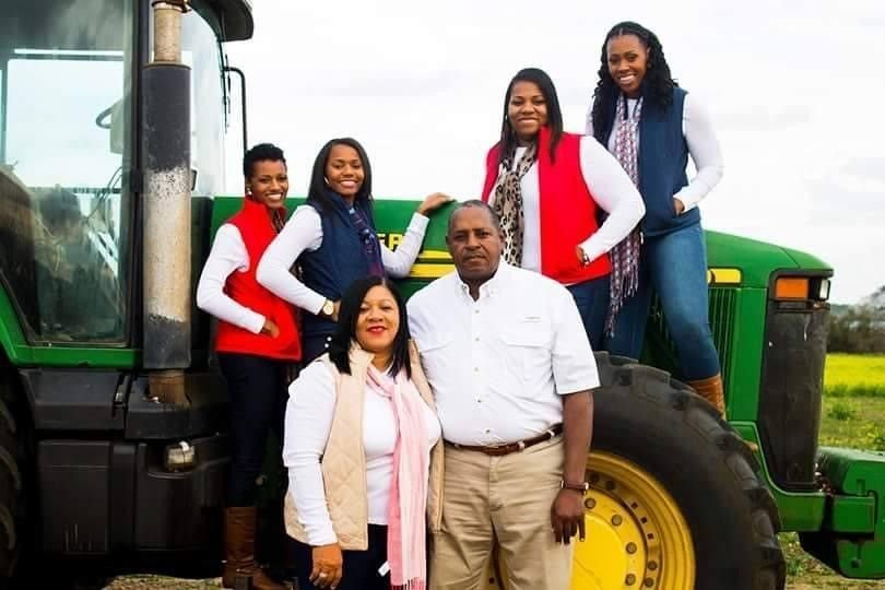 Jones Thomas with wife Gloria Thomas and their four daughters.